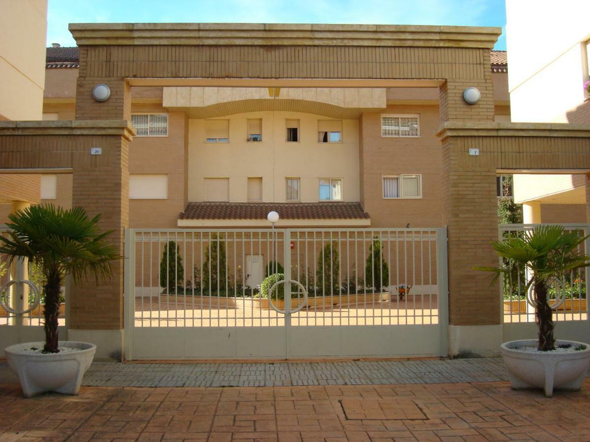 Alameda Del Tormes Apartment Santa Marta de Tormes Bagian luar foto