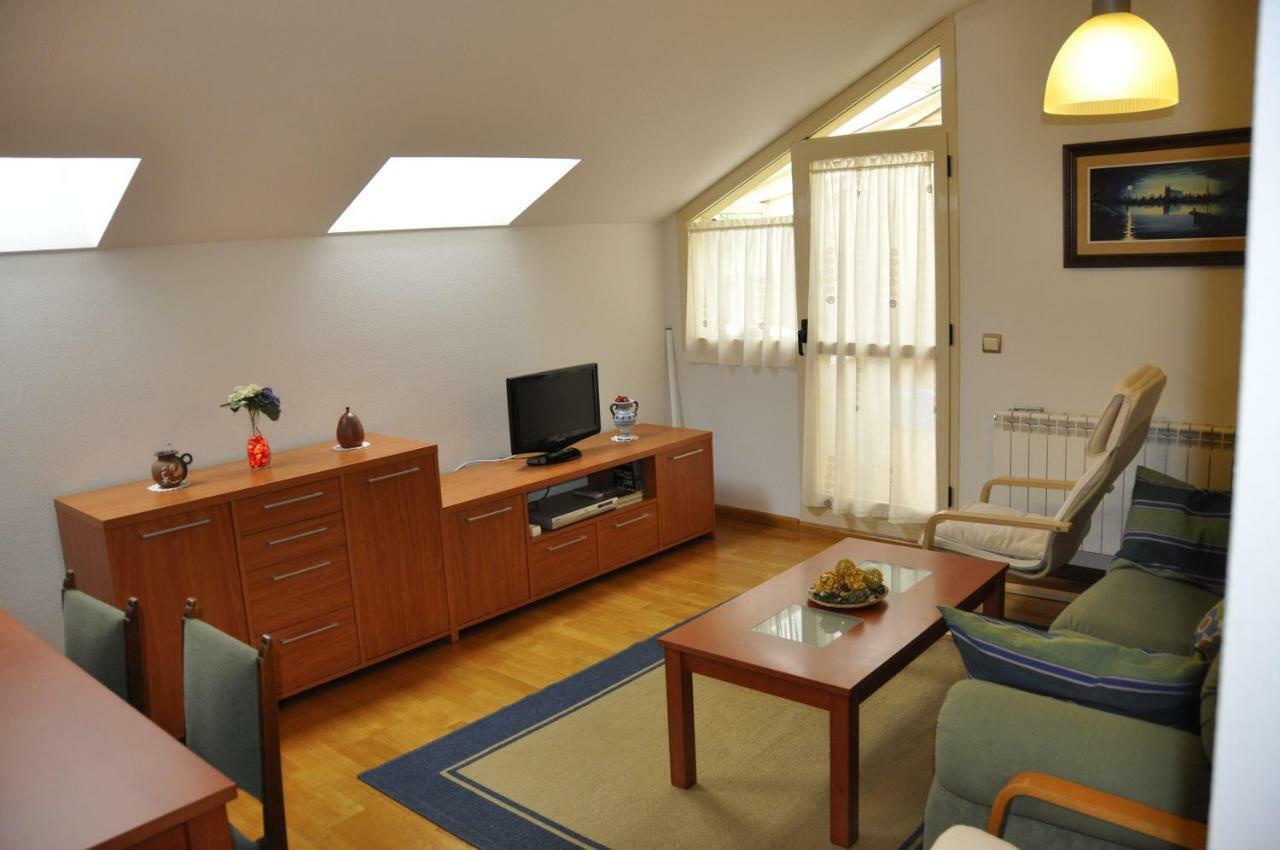 Alameda Del Tormes Apartment Santa Marta de Tormes Bagian luar foto